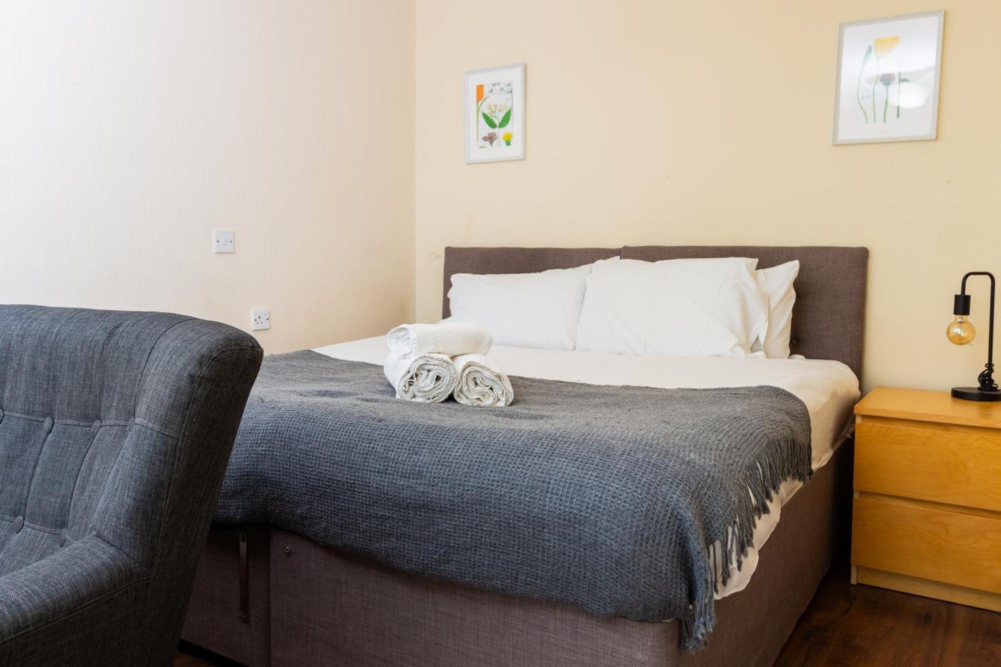 Studio In Stretford With Great Transport Links Apartment Manchester Bagian luar foto